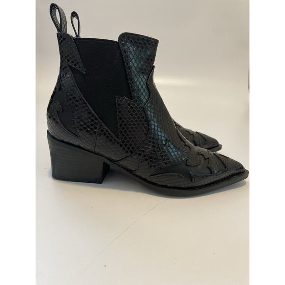 Liliana Women’s Size 5.5 Faux Snakeskin Black Boots Pointed Lightning Pattern - Picture 1 of 8